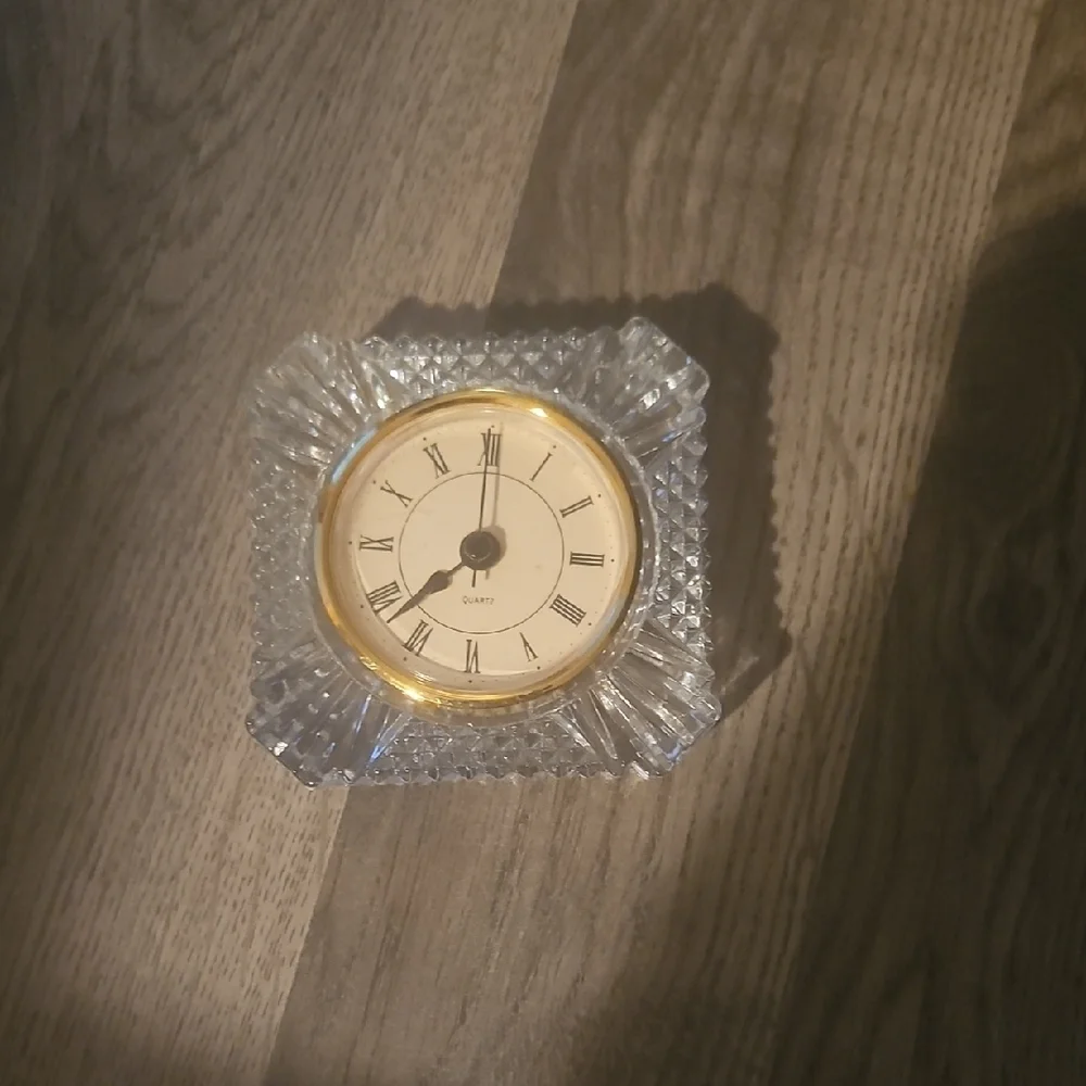 Elegant Crystal Table Clock with Gold Accents